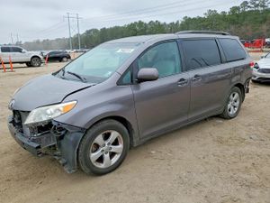Toyota Sienna LE 3.5L 6 2014