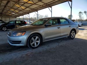 Volkswagen Passat SE 2.0L 4 2012
