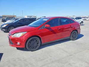 Ford Focus SE 2.0L 4 2012