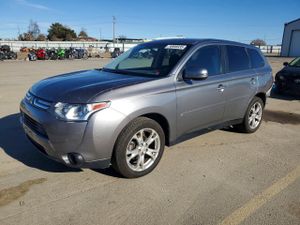 Mitsubishi Outlander SE 2.4L 4 2014