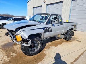 Toyota Hilux XTRACAB RN67 SR5 2.4L 4 1987