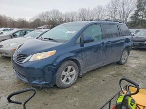 Toyota Sienna LE 3.5L 6 2012