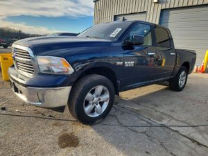 RAM 1500 SLT 5.7L 8 2015
