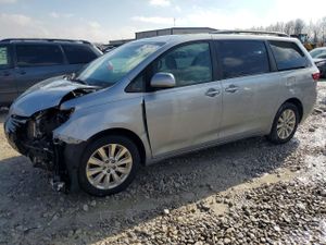 Toyota Sienna XLE 3.5L 6 2015