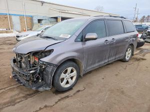 Toyota Sienna LE 3.5L 6 2015