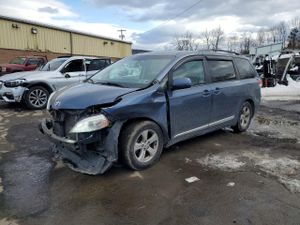 Toyota Sienna LE 3.5L 6 2014