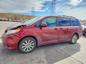 Toyota Sienna LE 3.5L 6 2011
