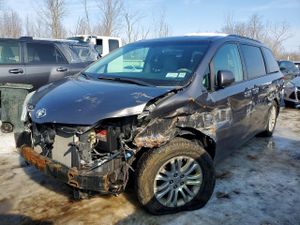 Toyota Sienna XLE 3.5L 6 2014