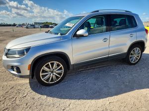 Volkswagen Tiguan S 2.0L 4 2015