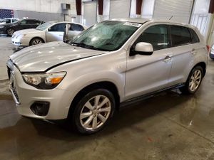 Mitsubishi Outlander ES 2.0L 4 2015