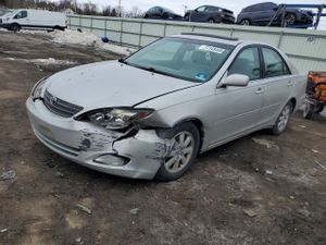 Toyota Camry LE 3.0L 6 2004