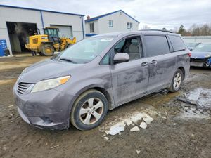 Toyota Sienna LE 3.5L 6 2015