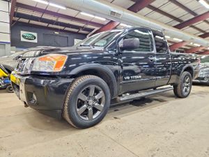 Nissan Titan S 5.6L 8 2015