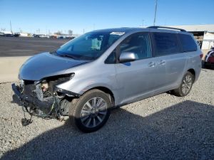 Toyota Sienna XLE 3.5L 6 2018