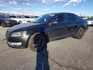 Volkswagen Passat SEL 2.0L 4 2014