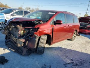 Toyota Sienna LE 3.5L 6 2014