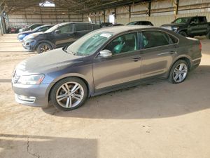Volkswagen Passat SEL 2.0L 4 2013