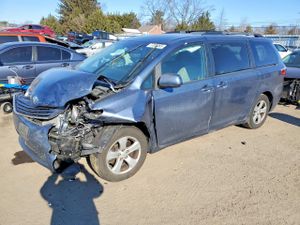 Toyota Sienna LE 3.5L 6 2015