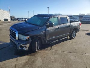 Toyota Tundra CREWMAX SR5 5.7L 8 2013