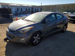 Hyundai Elantra GLS 1.8L 4 2013