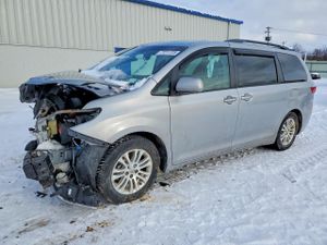 Toyota Sienna 3.5L 6 2015