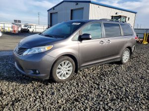 Toyota Sienna XLE 3.5L 6 2013