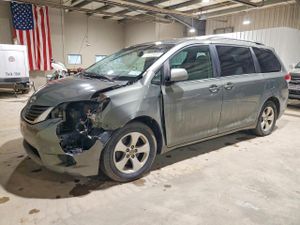 Toyota Sienna LE 3.5L 6 2011