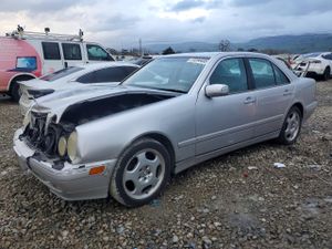 Mercedes-Benz E 4.3L 8 2002