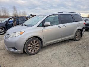 Toyota Sienna LE 3.5L 6 2015