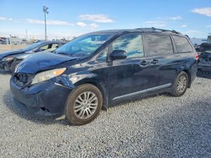 Toyota Sienna XLE 3.5L 6 2011