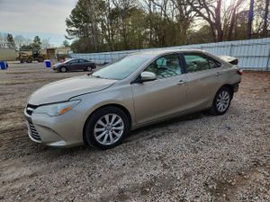 Toyota Camry LE 2.5L 4 2015
