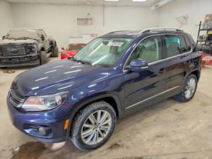 Volkswagen Tiguan S 2.0L 4 2015