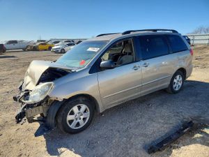 Toyota Sienna CE 3.5L 6 2010