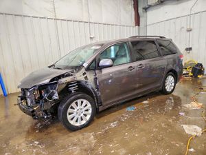 Toyota Sienna XLE 3.5L 6 2011