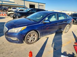 Hyundai Sonata SE 2.4L 4 2015
