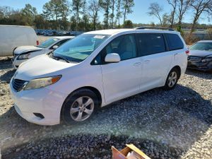 Toyota Sienna LE 3.5L 6 2011
