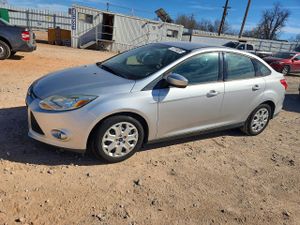 Ford Focus SE 2.0L 4 2012