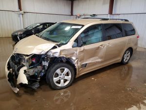 Toyota Sienna LE 3.5L 6 2011