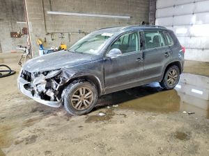 Volkswagen Tiguan S 2.0L 4 2015