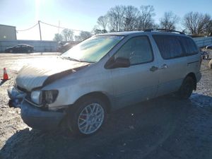 Toyota Sienna LE 3.0L 6 2000