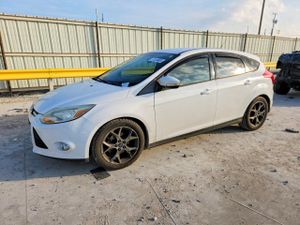 Ford Focus SE 2.0L 4 2014