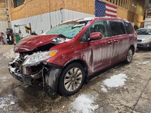 Toyota Sienna XLE 3.5L 6 2013