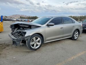 Volkswagen Passat SE 2.5L 5 2012