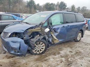 Toyota Sienna XLE 3.5L 6 2013