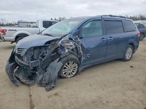 Toyota Sienna XLE 3.5L 6 2013