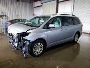 Toyota Sienna XLE 3.5L 6 2013