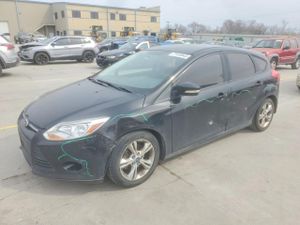 Ford Focus SE 2.0L 4 2014