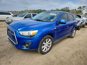 Mitsubishi Outlander ES 2.0L 4 2015