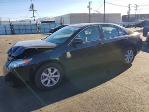 Toyota Camry BASE 2.5L 4 2010