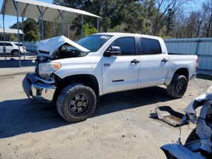 Toyota Tundra CREWMAX SR5 5.7L 8 2015